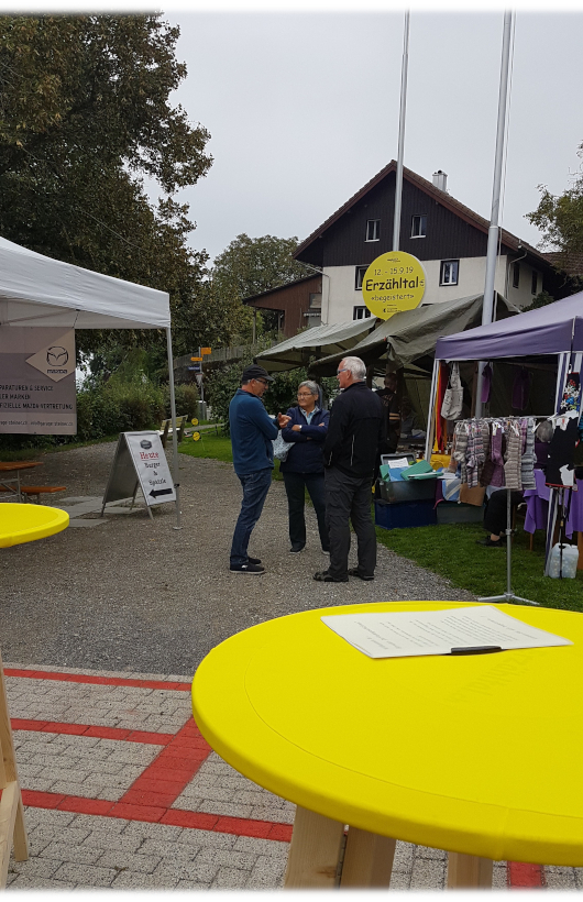 Besucher im Gespräch